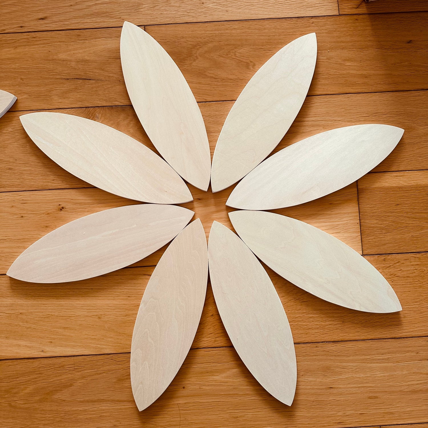 24 Pcs Natural Wooden Petal Mandala Platforms with Storage Tray