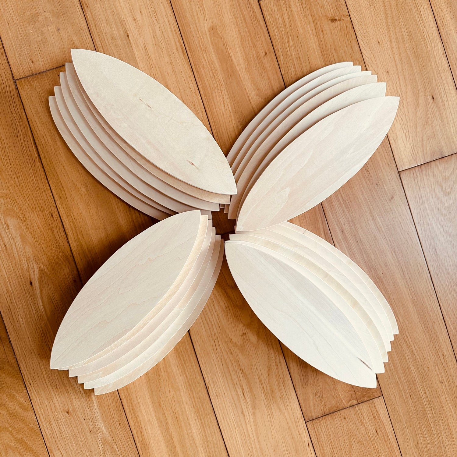 24 Pcs Natural Wooden Petal Mandala Platforms with Storage Tray
