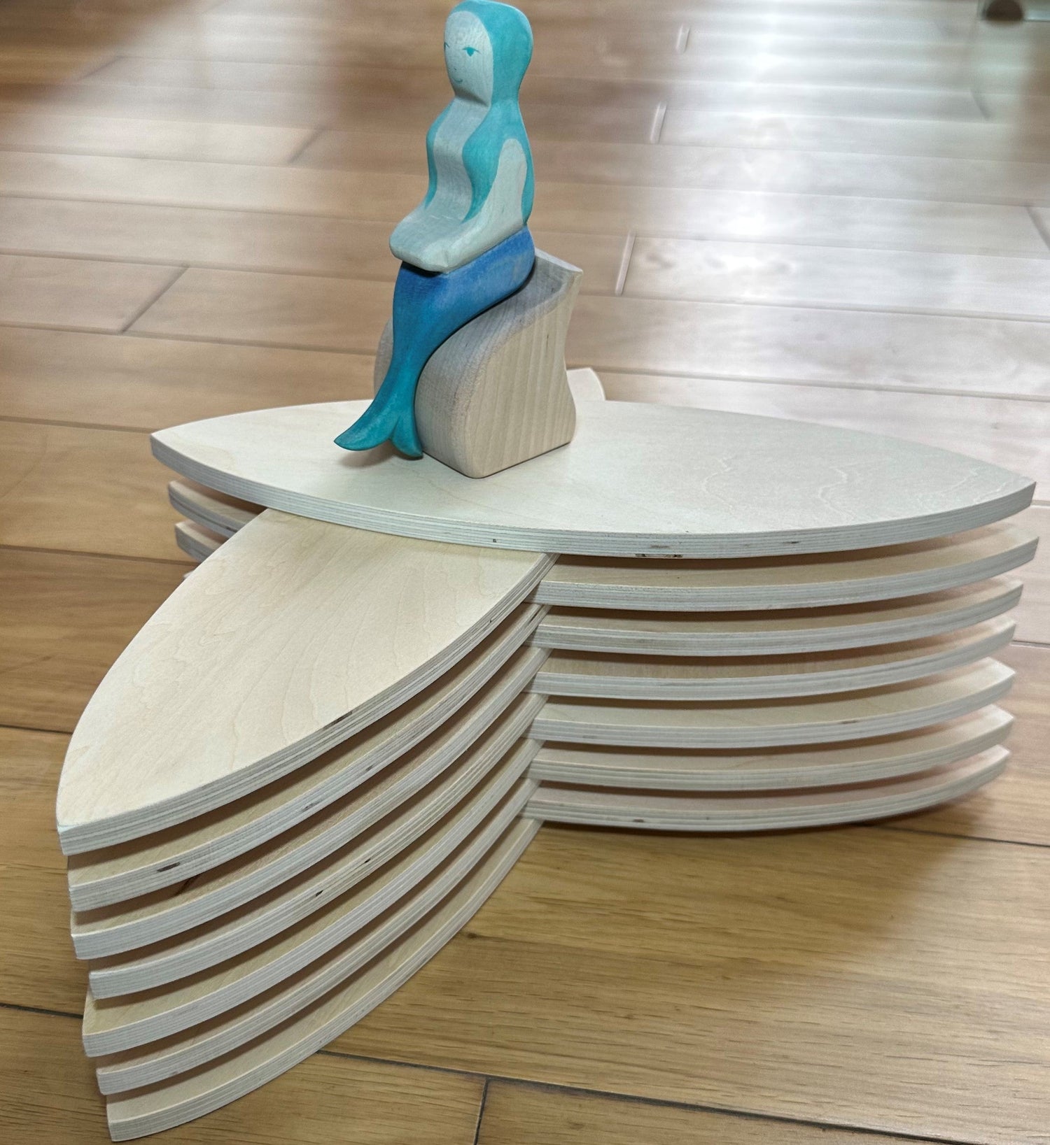 24 Pcs Natural Wooden Petal Mandala Platforms with Storage Tray
